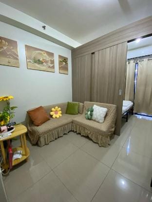 AJ Staycation Shore 2 Apartment in Pasay
