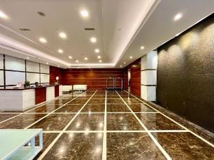 Spacious Studio in JLT w/Abundant Light. Vacation rental in Dubai