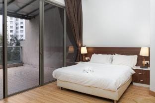 MyRehat Kalimaya Tropic Sleeps 5  3 Damansara Mall Vacation rental in Petaling Jaya