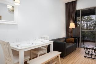 MyRehat Kalimaya Tropic Sleeps 5  3 Damansara Mall Vacation rental in Petaling Jaya