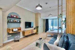 Renovated Lake Terrace Studio JLT Next to METRO Vacation rental in Dubai