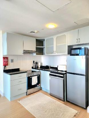 Next to METRO 1BED w/  Panoramic Lake Views Vacation rental in Dubai