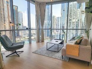 Next to METRO 1BED w/  Panoramic Lake Views Vacation rental in Dubai