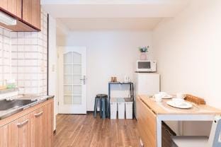 2BR｜4 Beds for 5｜Metro to Expo, Umeda & Namba Vacation rental in Osaka