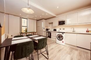 Central Leeds Penthouse 2BR Duplex&Free Parking Apartment in Leeds
