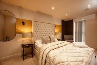 Central Leeds Penthouse 2BR Duplex&Free Parking Apartment in Leeds