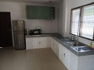 Hillside 3 Bedroom Vacation Home with Pool Vacation rental in Kamala