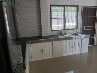 Hillside 3 Bedroom Vacation Home with Pool Vacation rental in Kamala