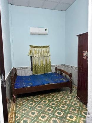 Nhà vườn 2000m2 trên đường đi lên núi thần tài Country House in Laos