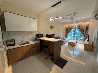 Modern Urban 2BR Condo in Kajang –Walkable to KTM! Vacation rental in Negeri Sembilan, Malaysia