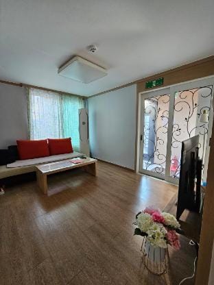 Family House Near Gyeongbokgung｜Up to 9 Guests Vacation rental in Seoul
