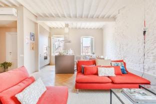The White Lotus Penthouse Apartment in Capannori