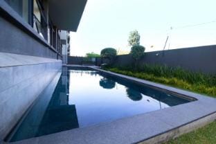 Rivonia Hidden Gem: 2BR 2BA Apartment in Sandton