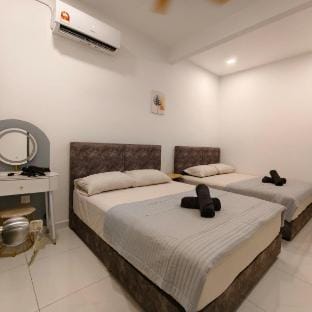 D'Laman Muji near Town Centre 3R2B for 12 paxes Vacation rental in Pahang, Malaysia