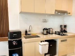 Cozy Luxe Studio Room @Sky House Apartement Vacation rental in Indonesia