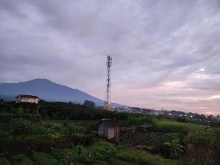 Vila 3 kamar di Batu dengan gazebo & Kolam Air Panas dekat Jatim Park Villa in Batu