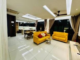 Batu Ferringhi Home Near Beach in Penang Pool Vacation rental in Batu Ferringhi, Penang, Malaysia