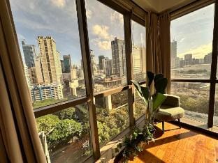 Tropical Wood Studio w/ Balcony Near Greenbelt  Vacation rental in Pasay