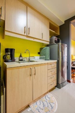 Central Stay w/ King bed near Greenbelt | 55-In TV Vacation rental in Pasay