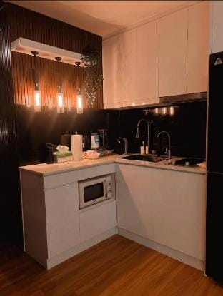 Modern 2BR | 60" TV | Stream & Comfort w/mini KTV Vacation rental in Pasig