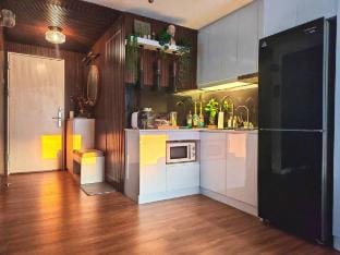 Modern 2BR | 60" TV | Stream & Comfort w/mini KTV Vacation rental in Pasig