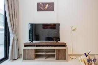 Sleek 1BR Binghatti Rooftop Pool, Gym(G11) Vacation rental in Dubai