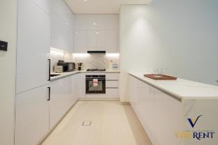 Sleek 1BR Binghatti Rooftop Pool, Gym(G11) Vacation rental in Dubai
