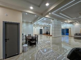 Saanvriya –Farmstay 3BR Moinabad-Pool By Homeyhuts Farm Stay in Hyderabad