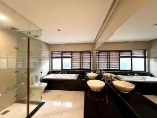 Modern 6 bedrooms POOL villa - near Han bridge Villa in Da Nang