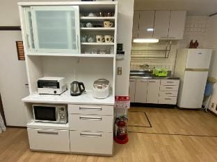 M从京都站只需一站，JR西大路站北口步行6分钟，独栋整租，三房两厅最多容纳6人，梅小路公园徒步圈内 Vacation rental in Kyoto