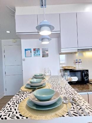 Luxury coastal, Grand Canal view Apartment in Makati