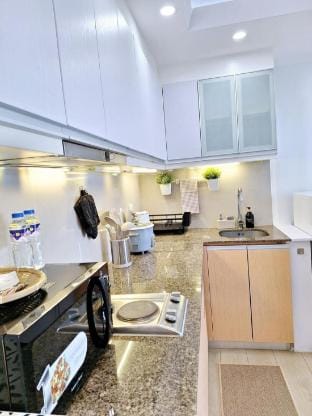 Luxury coastal, Grand Canal view Apartment in Makati