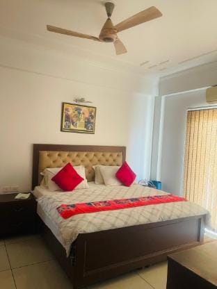 Townmanor Luxury Room, Sector 137 Noida Vacation rental in Noida