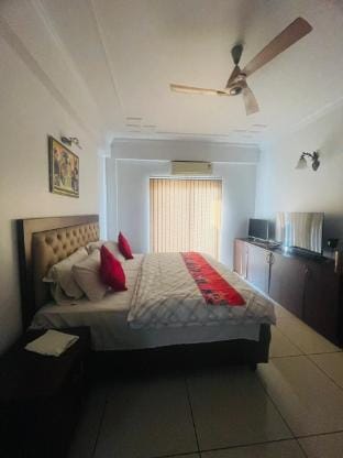 Townmanor Luxury Room, Sector 137 Noida Vacation rental in Noida