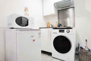 Bright Marais Studio | Near Hôtel de Ville & Seine Vacation rental in Paris