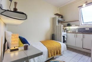 Bright Solo Studio by Hôtel de Ville/near metro Vacation rental in Paris