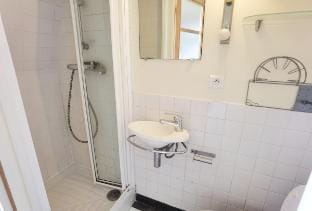 Bright Solo Studio by Hôtel de Ville/near metro Vacation rental in Paris