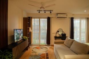 Airport Runway View from terrace|Coffee Maker|Luxe Apartment in Pune