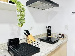 Cozy 2-Bed Studio 2-mins walk to Mines View Park Apartment in Baguio