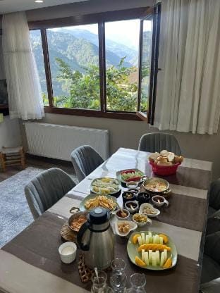 Family Suit Apart Otel Çamlıhemşin Apartment in Georgia