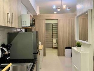 The Suite 21 at Fame Residences (1-Bedroom Unit) Apartment in Mandaluyong