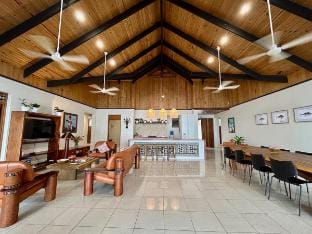 Mokusiga Villas 'Tolu' Private Beachfront Villa Vacation rental in Baravi