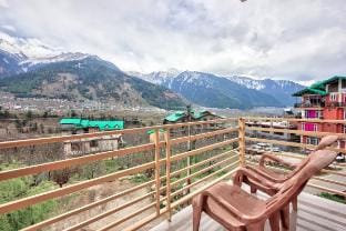 The Applewood Cottage -Manali | 8BR By Homeyhuts Vacation rental in Himachal Pradesh
