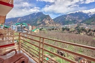 The Applewood Cottage -03BR(SF) by Homeyhuts Vacation rental in Himachal Pradesh