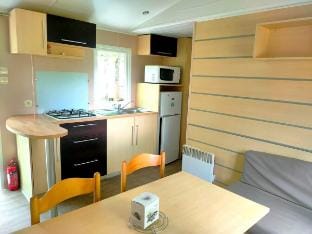 M.Home CONFORT H004 2chbr/5pers Campground/ 
RV Resort in Pays de la Loire