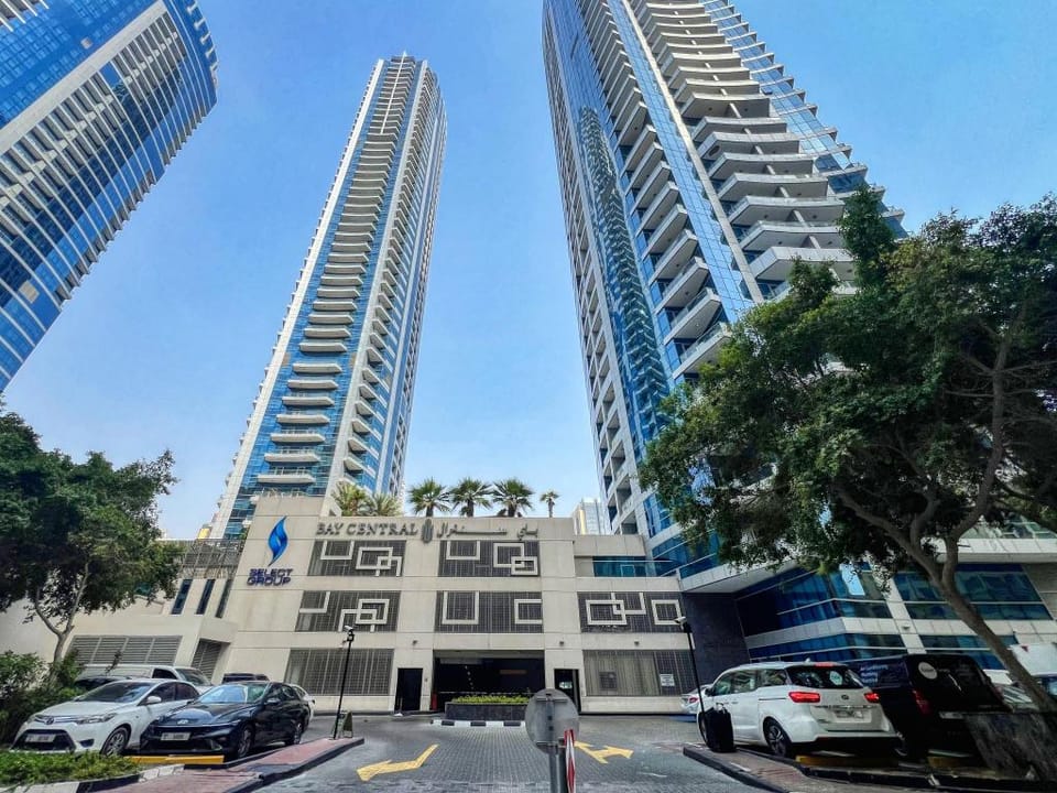 Dubai Marina Walk Studio Apartment with Pool & Gym access, Steps to Beach & Tram Station Hotel in Dubai