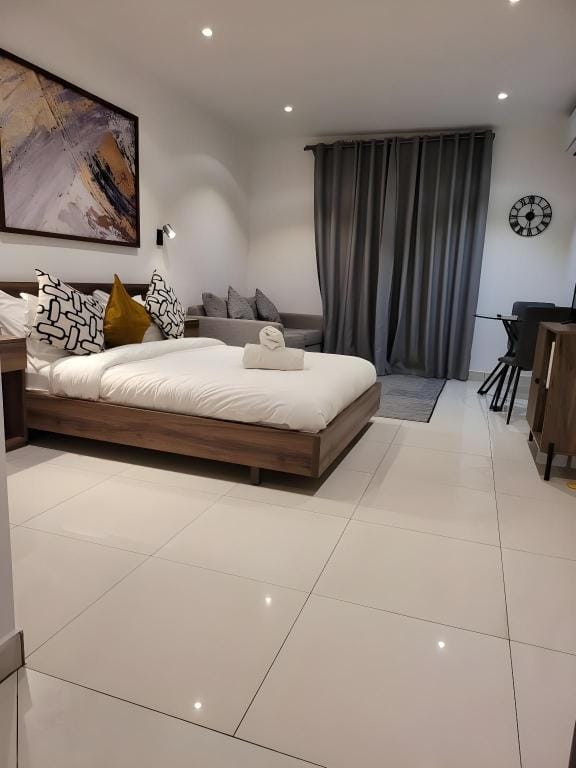 RT PROPERTIES AT LENNOX Hotel in Accra