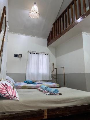 TobyHouse  RhondaVilla  AC•WiFi •GenSet•Hotshower Villa in General Luna