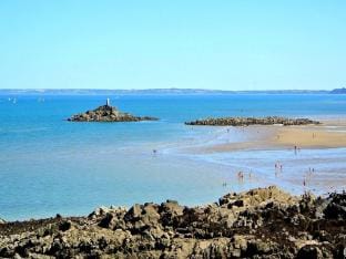 Stone House by Les Godelins Beach, Goelo Coast Vacation rental in Étables-sur-Mer