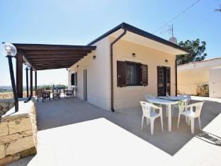 Holiday Home Floridia with Private Pool Vacation rental in Floridia